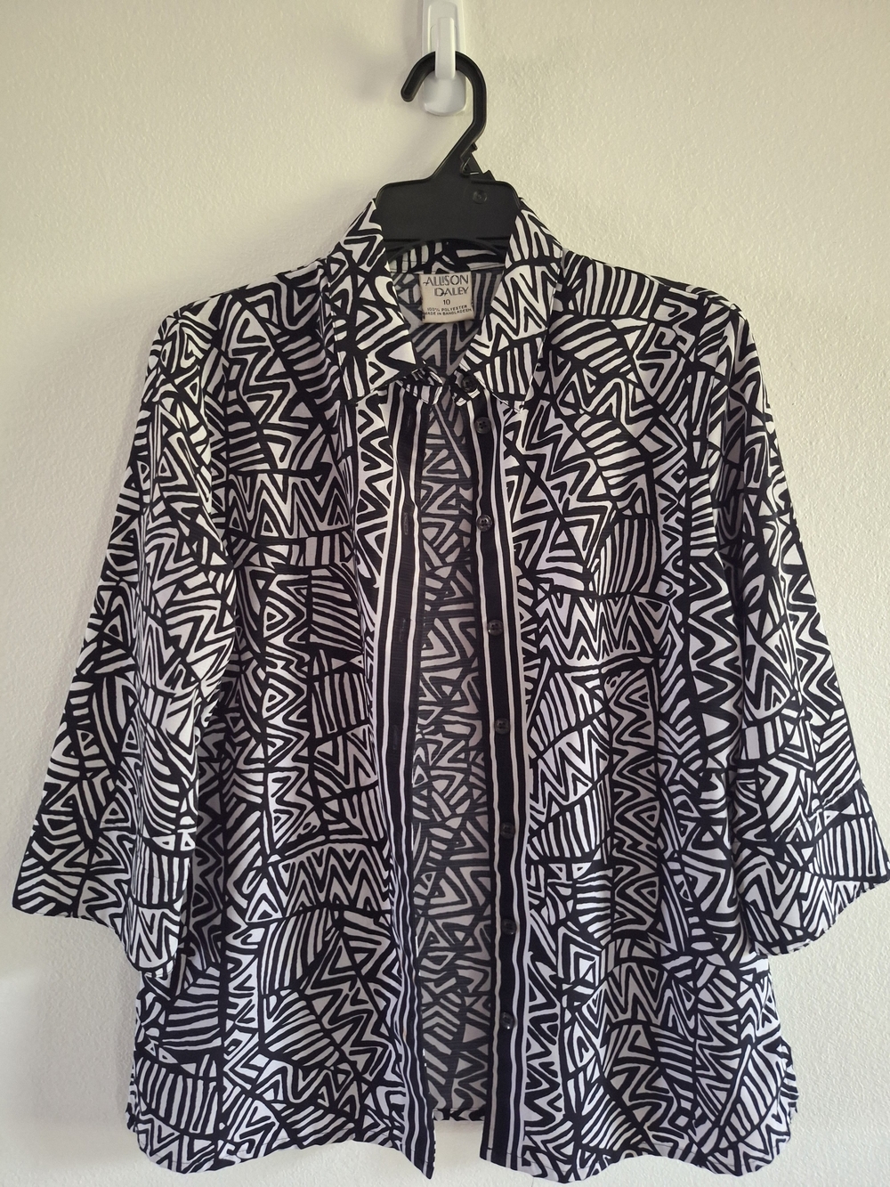 Allison Daley Black & White Geometric Button-Front Shirt